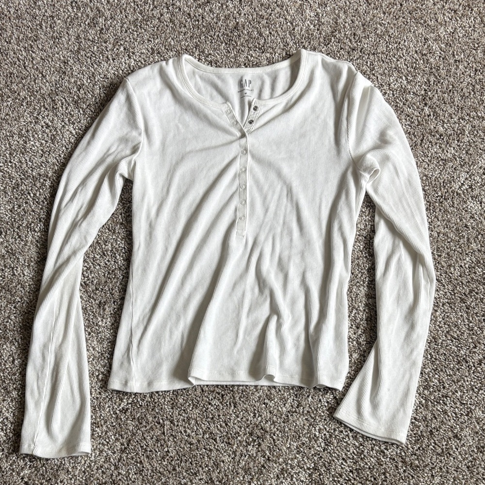 Gap modern Henley snap closure v neck long sleeve shirt